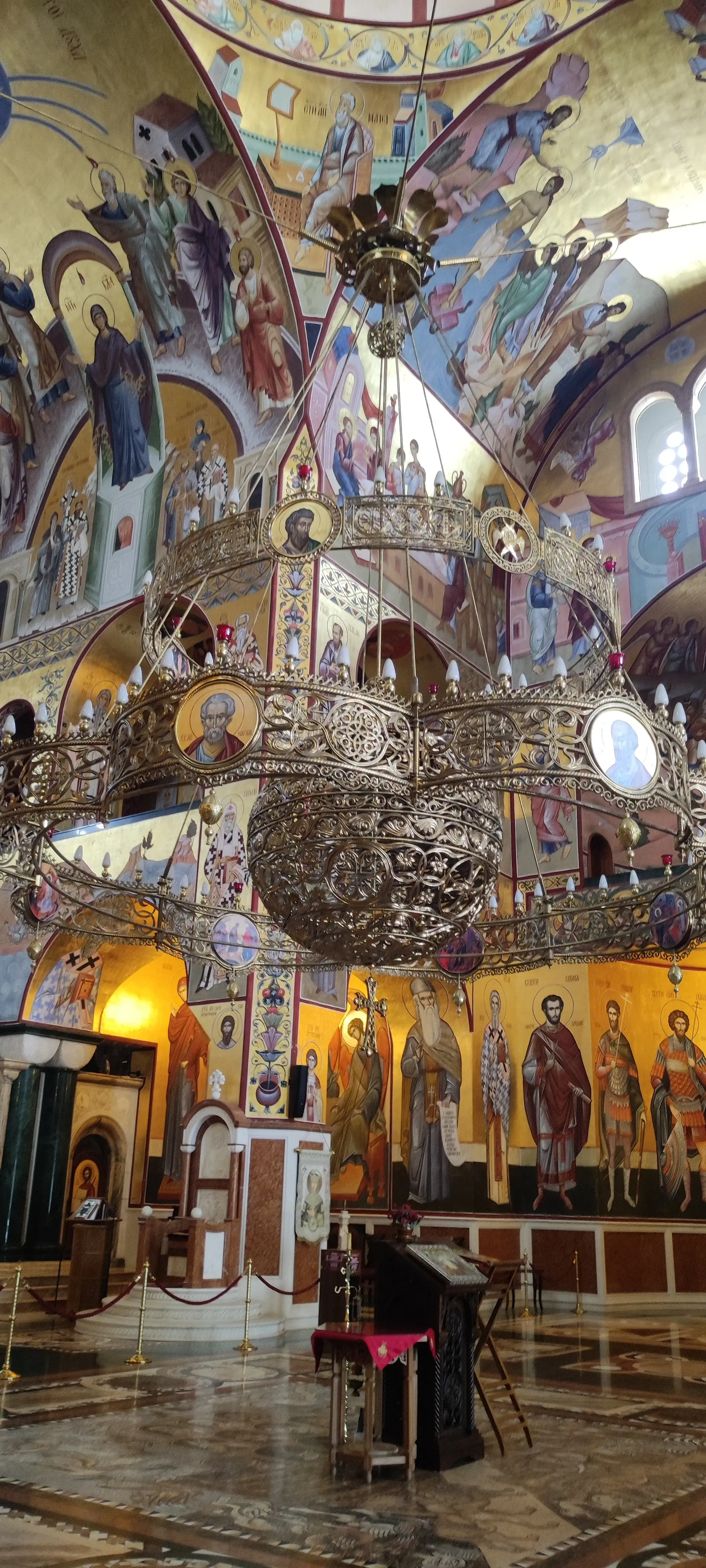 Candelabro de la catedral de Podgorica