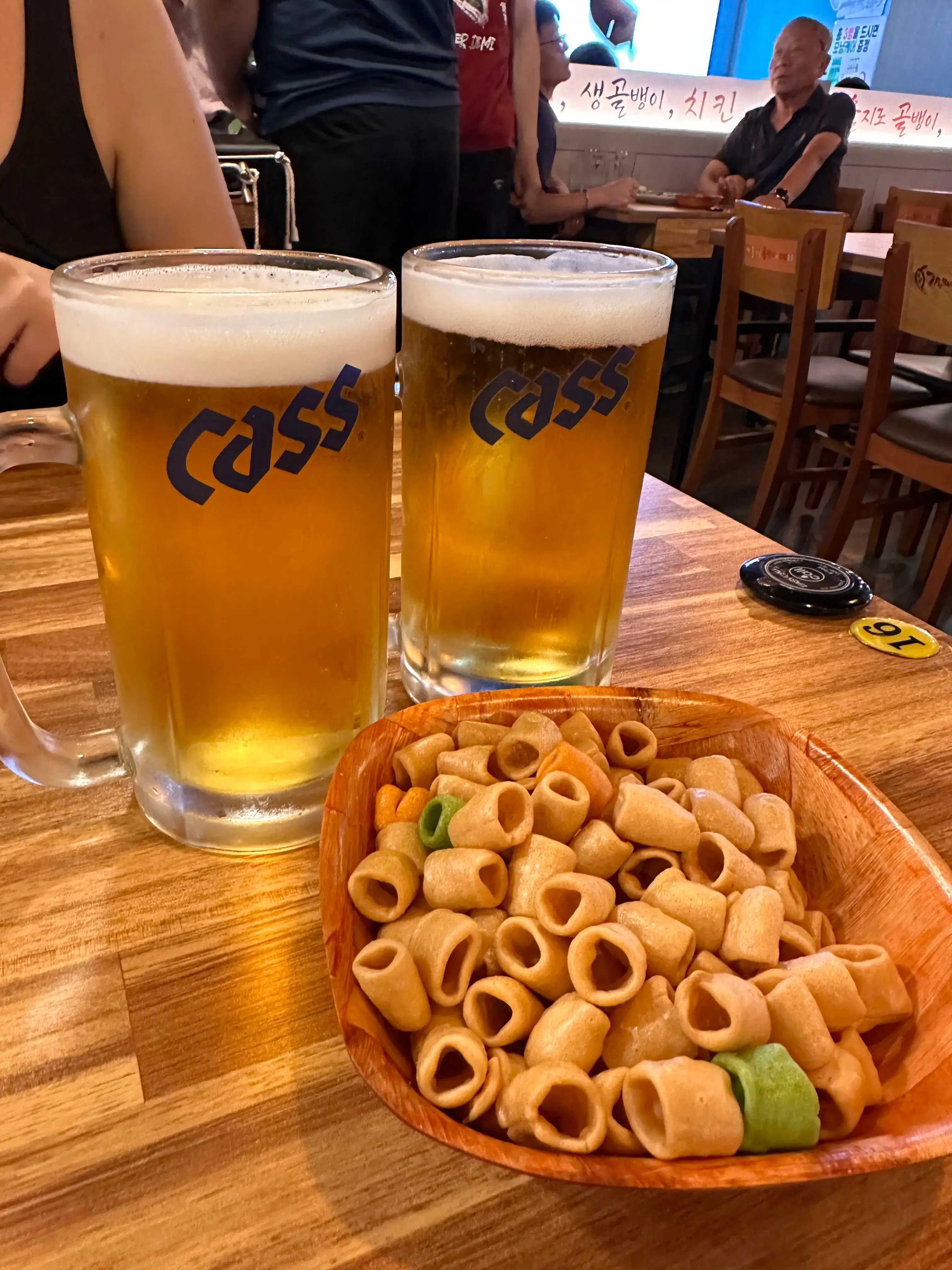 Cervezas Coreanas y botanas en Seúl