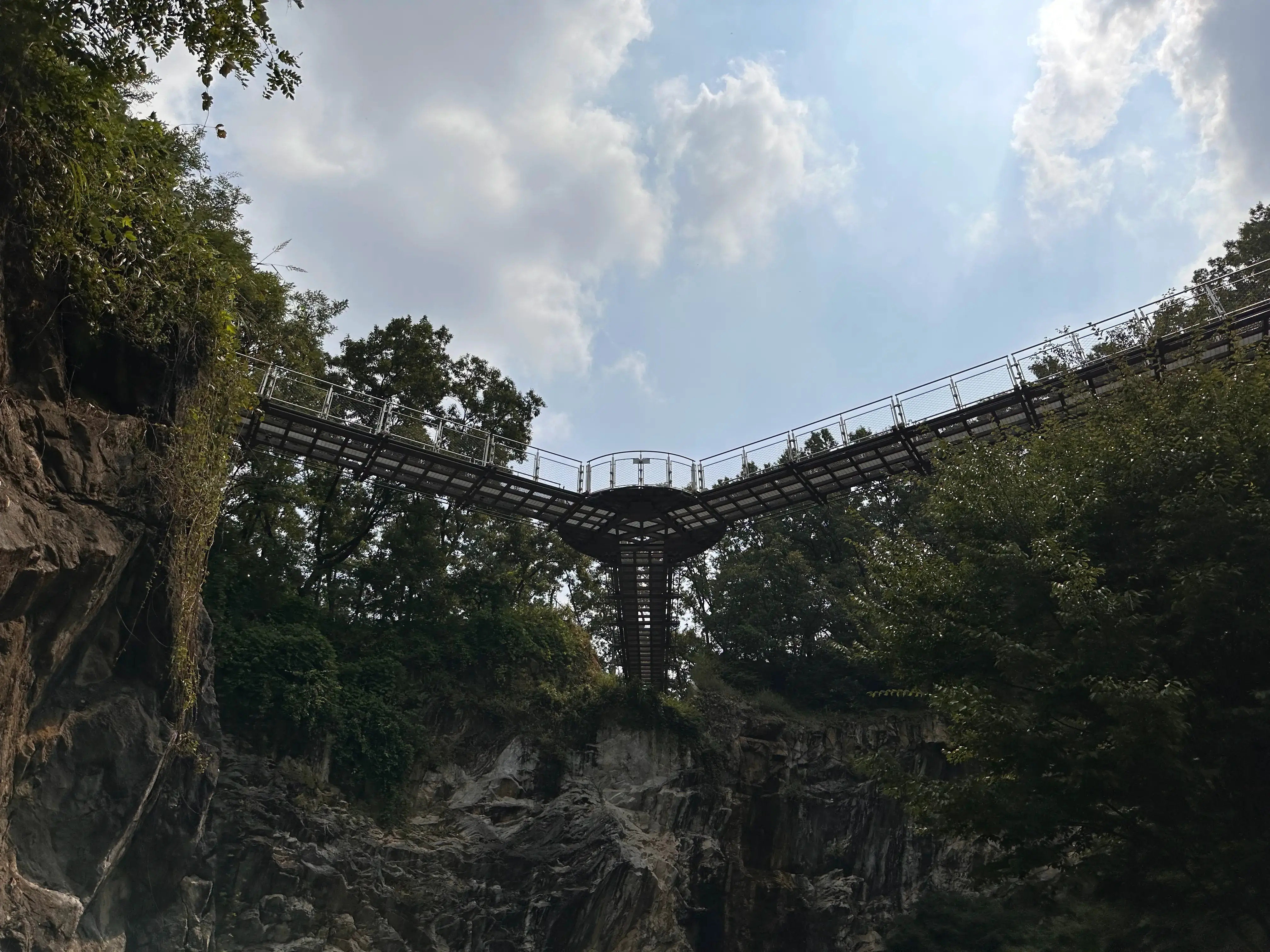 Parque Dodeoksan y su puente colgante