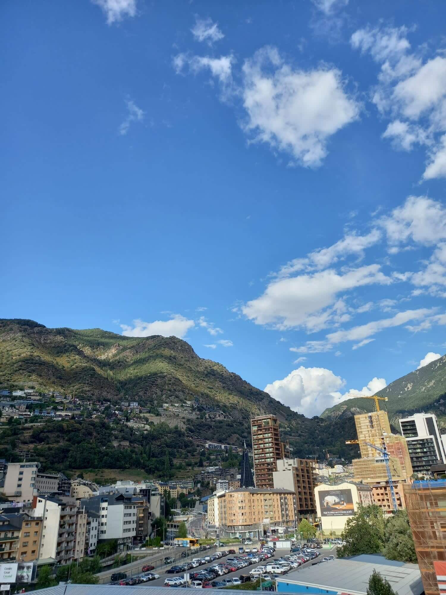 Vistas a las montañas en Andorra la Vella