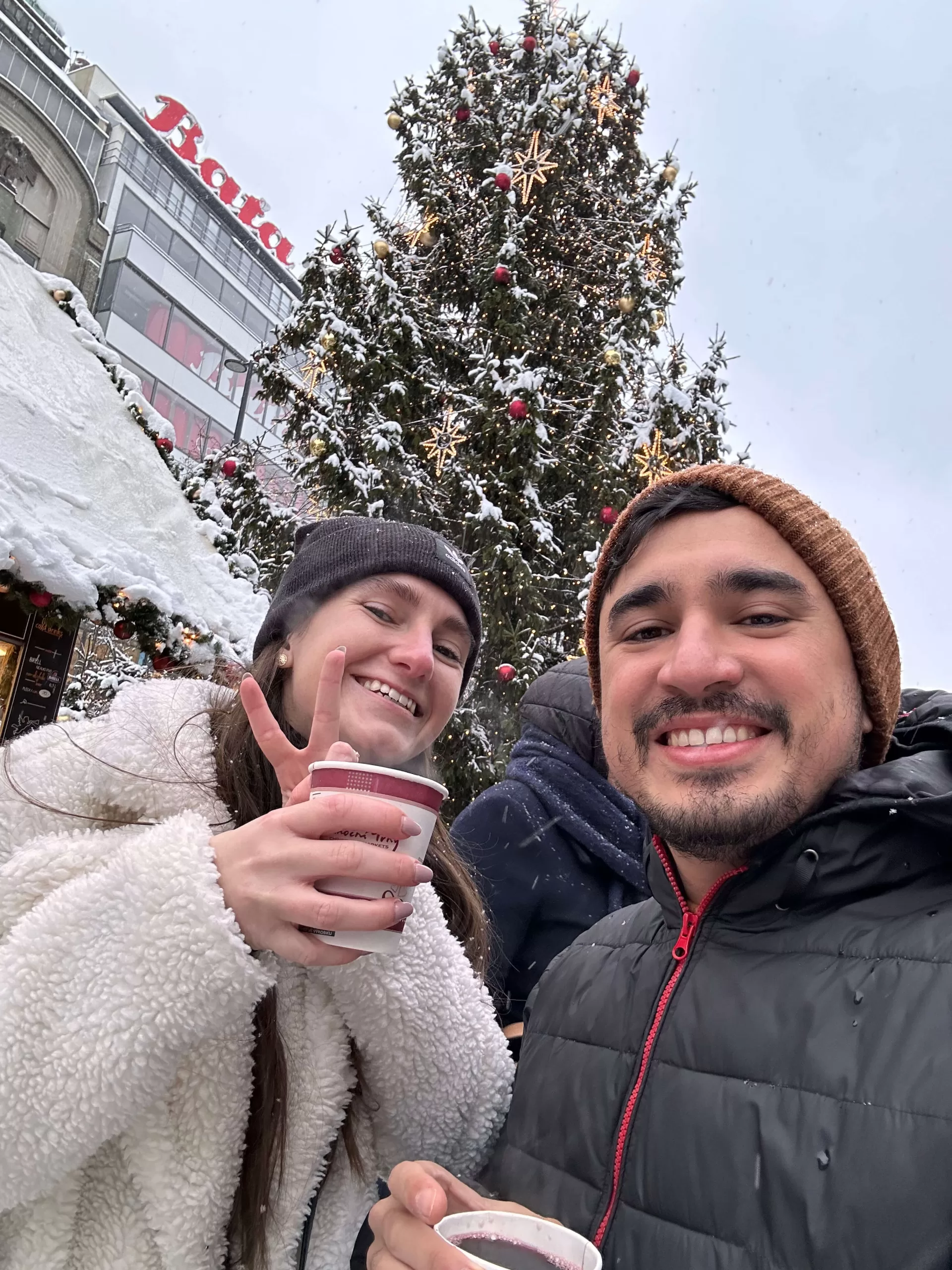 Mercadillo Navideño en el centro de la ciudad de Praga