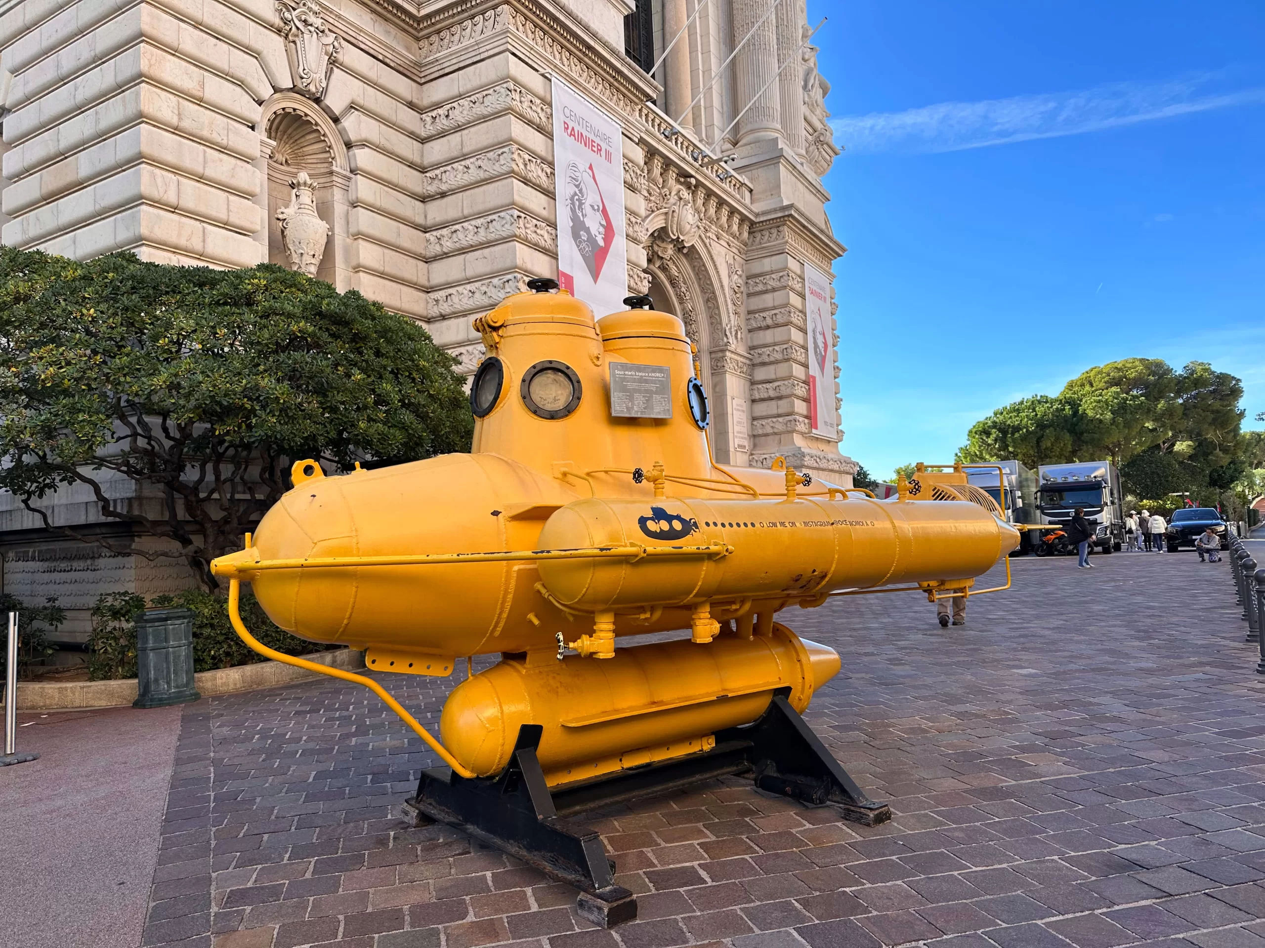 Submarino frente al Museo Oceanográfico