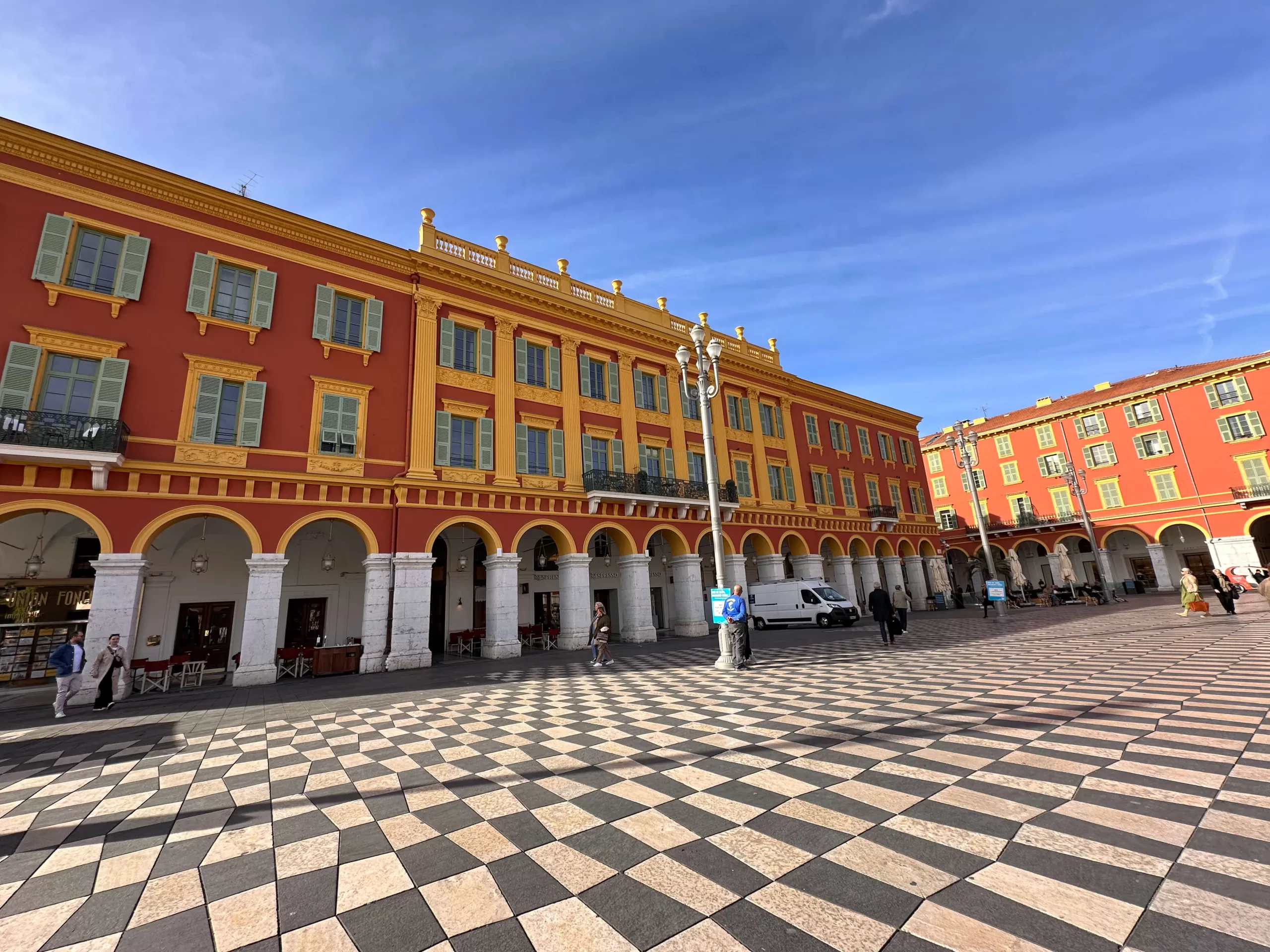 Famosa Plaza en Niza