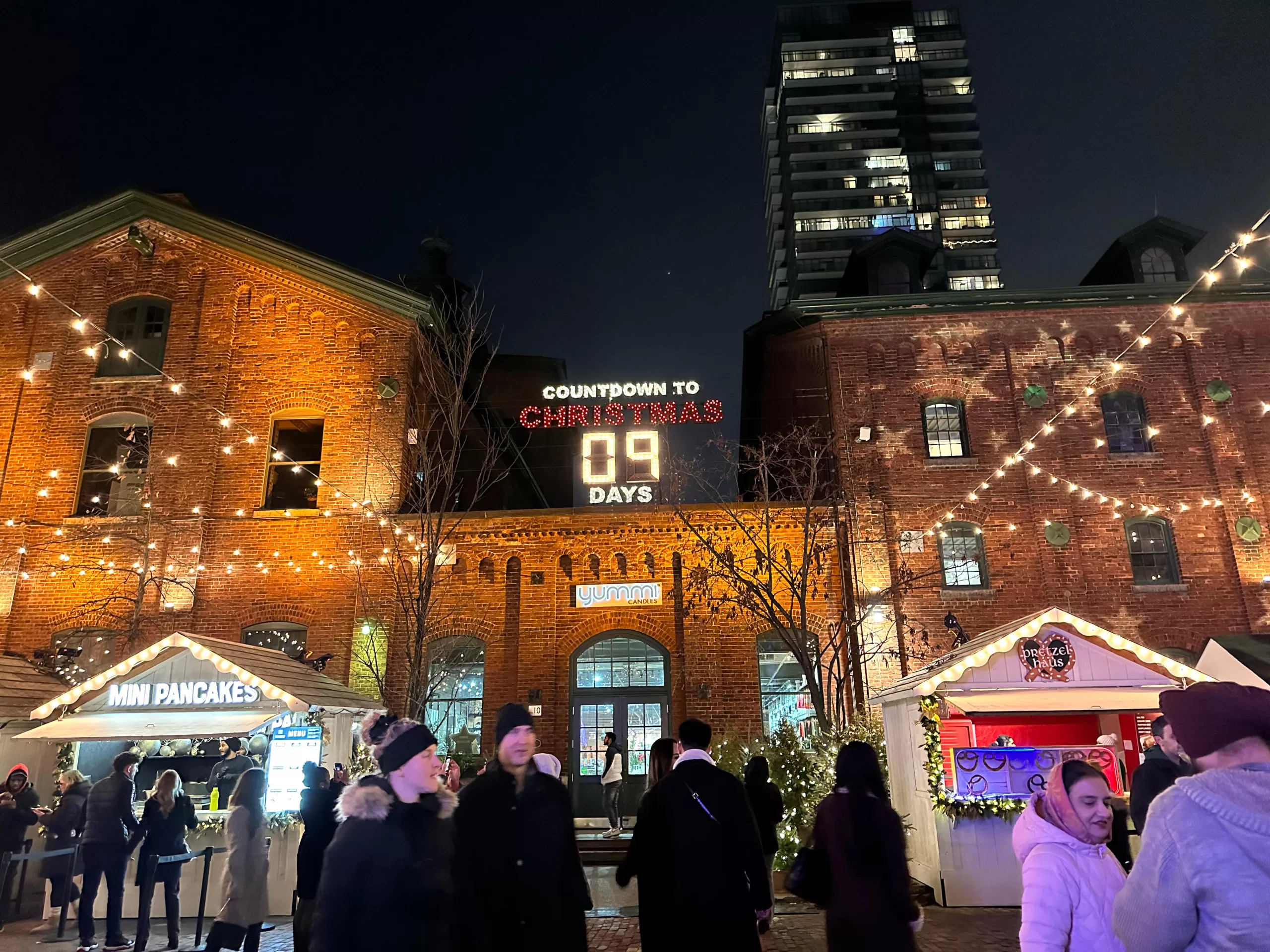 Mercado Navideño Distillery District