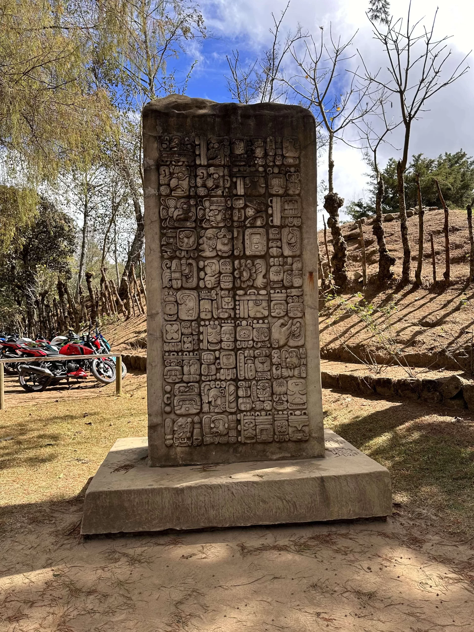Estela en el Sitio Arqueológico de Iximché