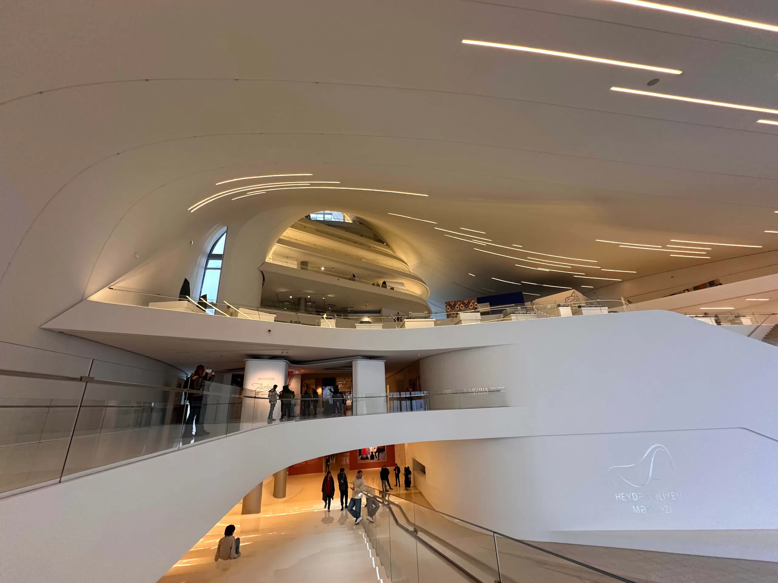 Interior del Centro Heydar Aliyev