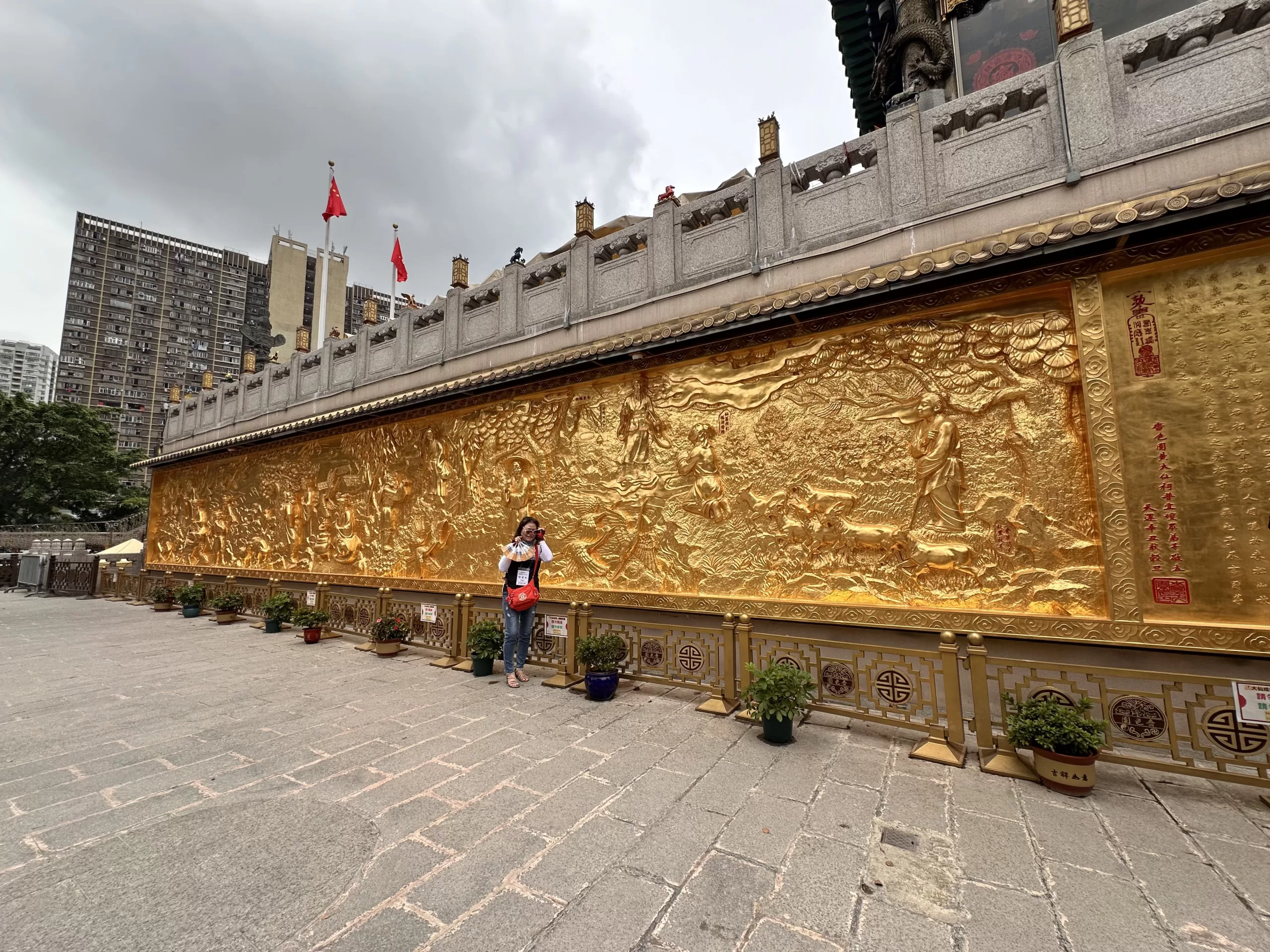 Muro dorado en el templo de Hong Kong