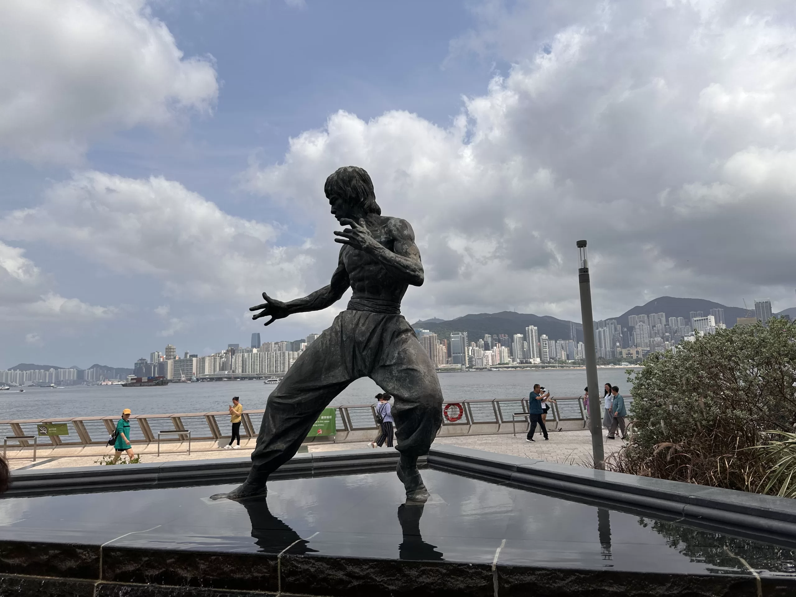 Estatua de Bruce Lee en la Avenida de las Estrellas de Hong Kong