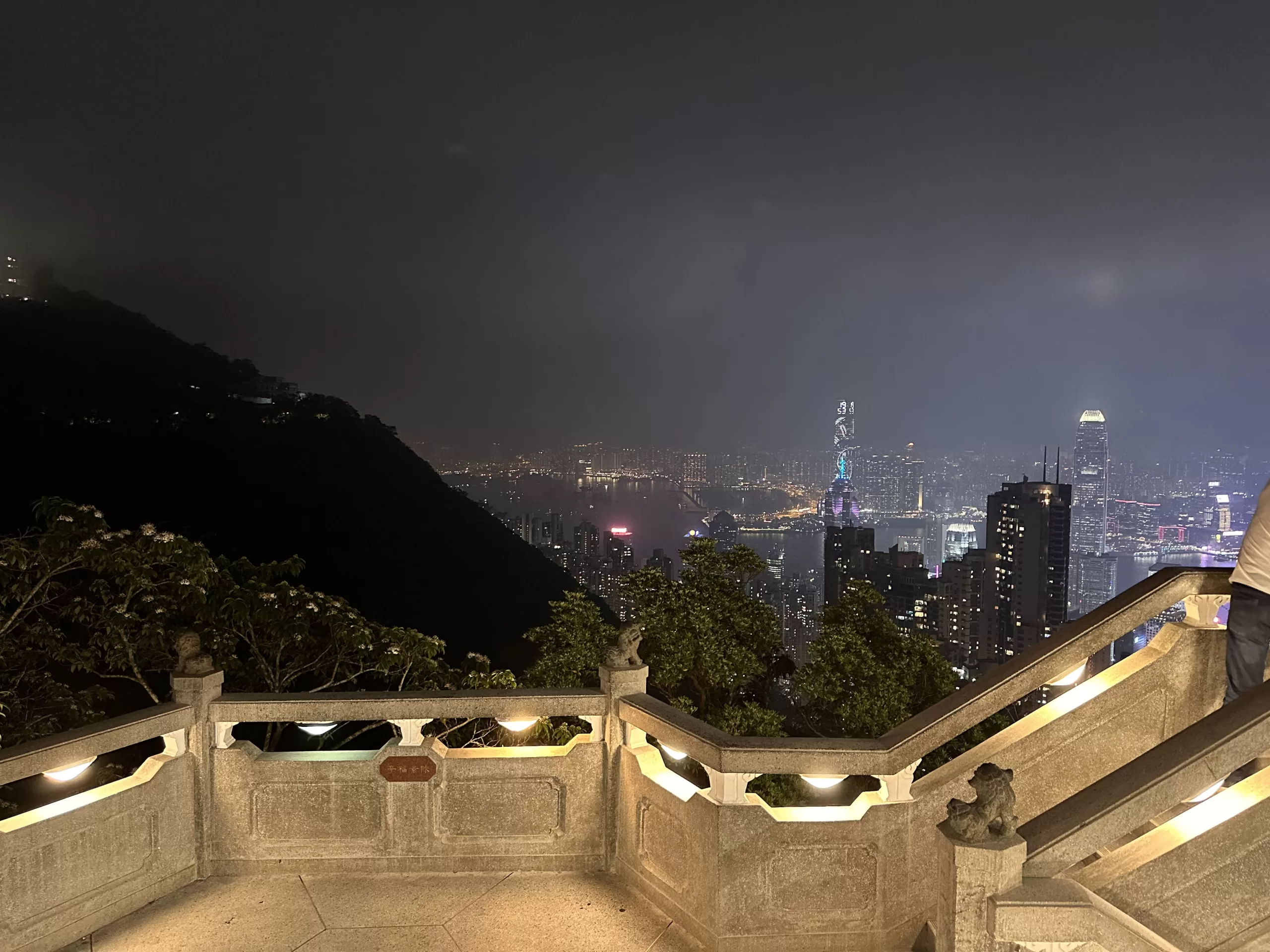 Luces de los rascacielos de Hong Kong
