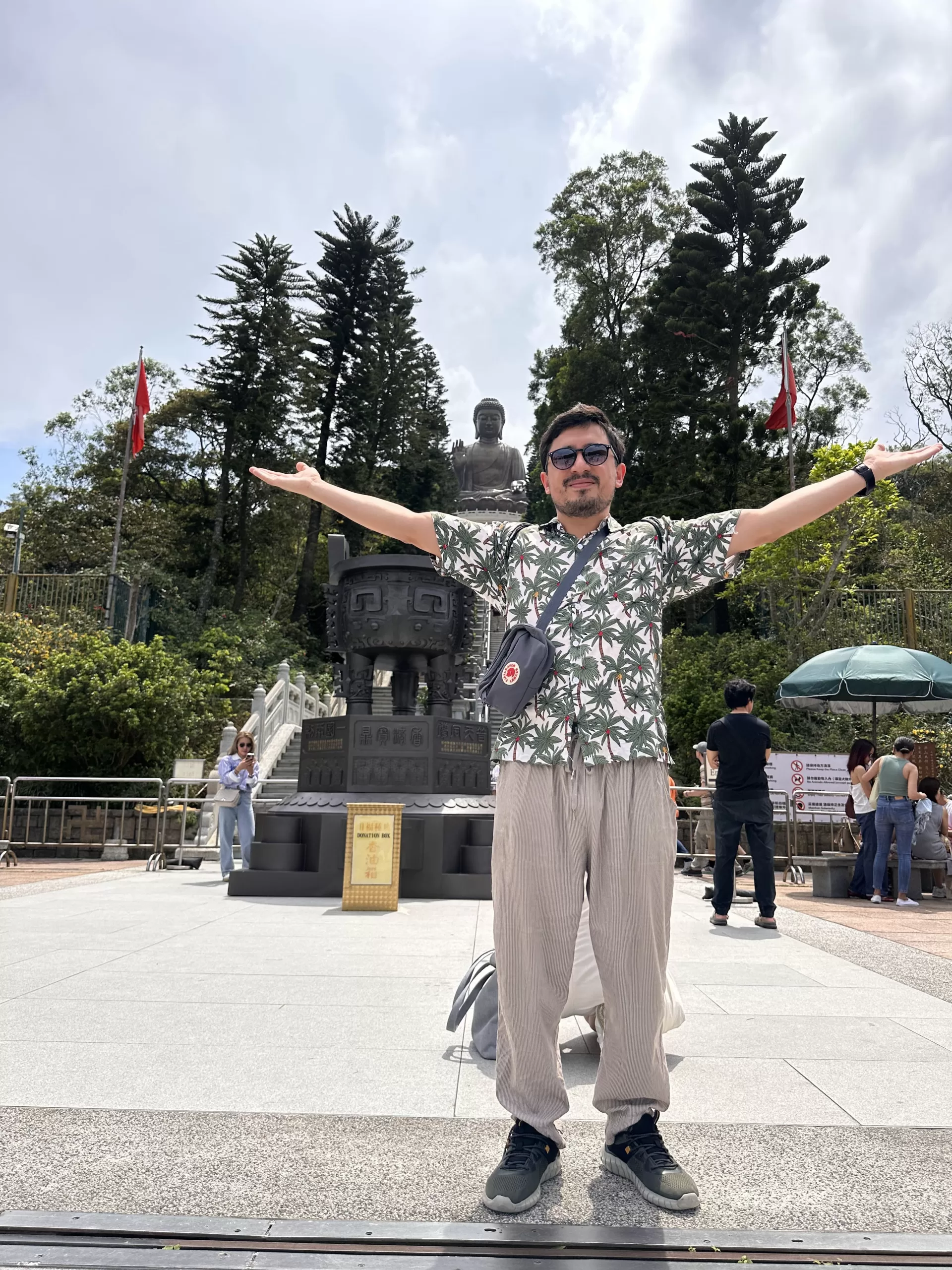 Disfrutando de un tour al Buda Gigante