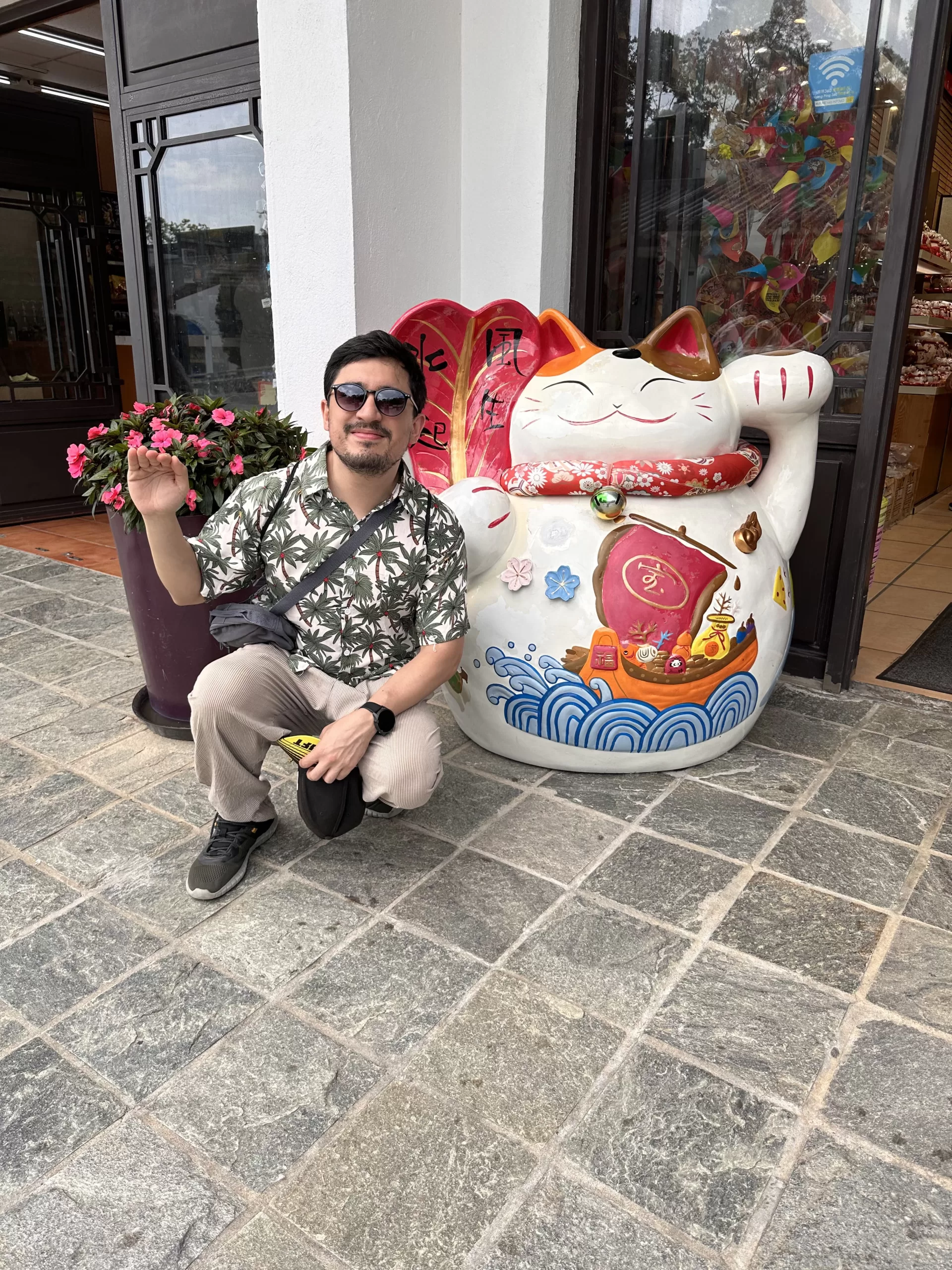 Foto con un Gato en un restaurante hongkonés