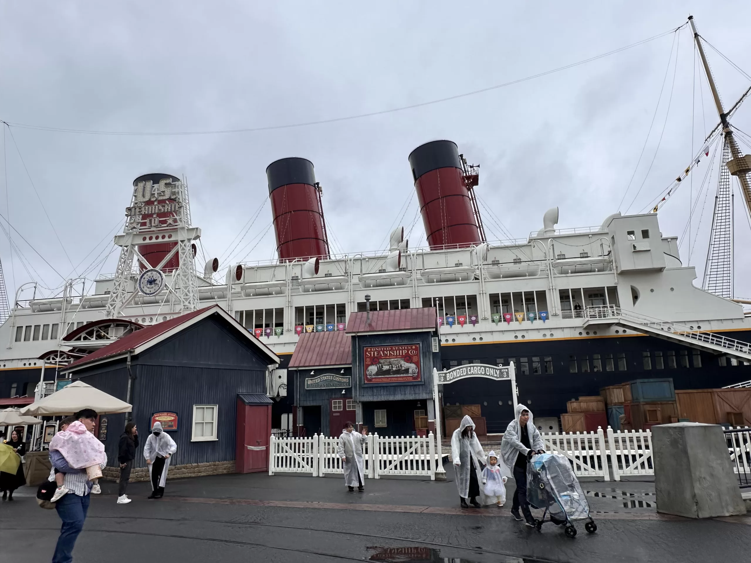 Barco dentro de Disney tokio