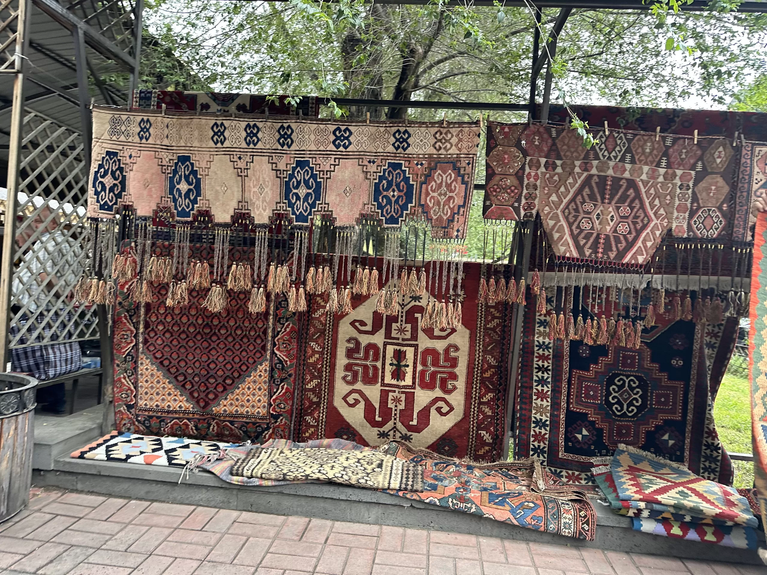 Alfombras en el mercado de Ereván