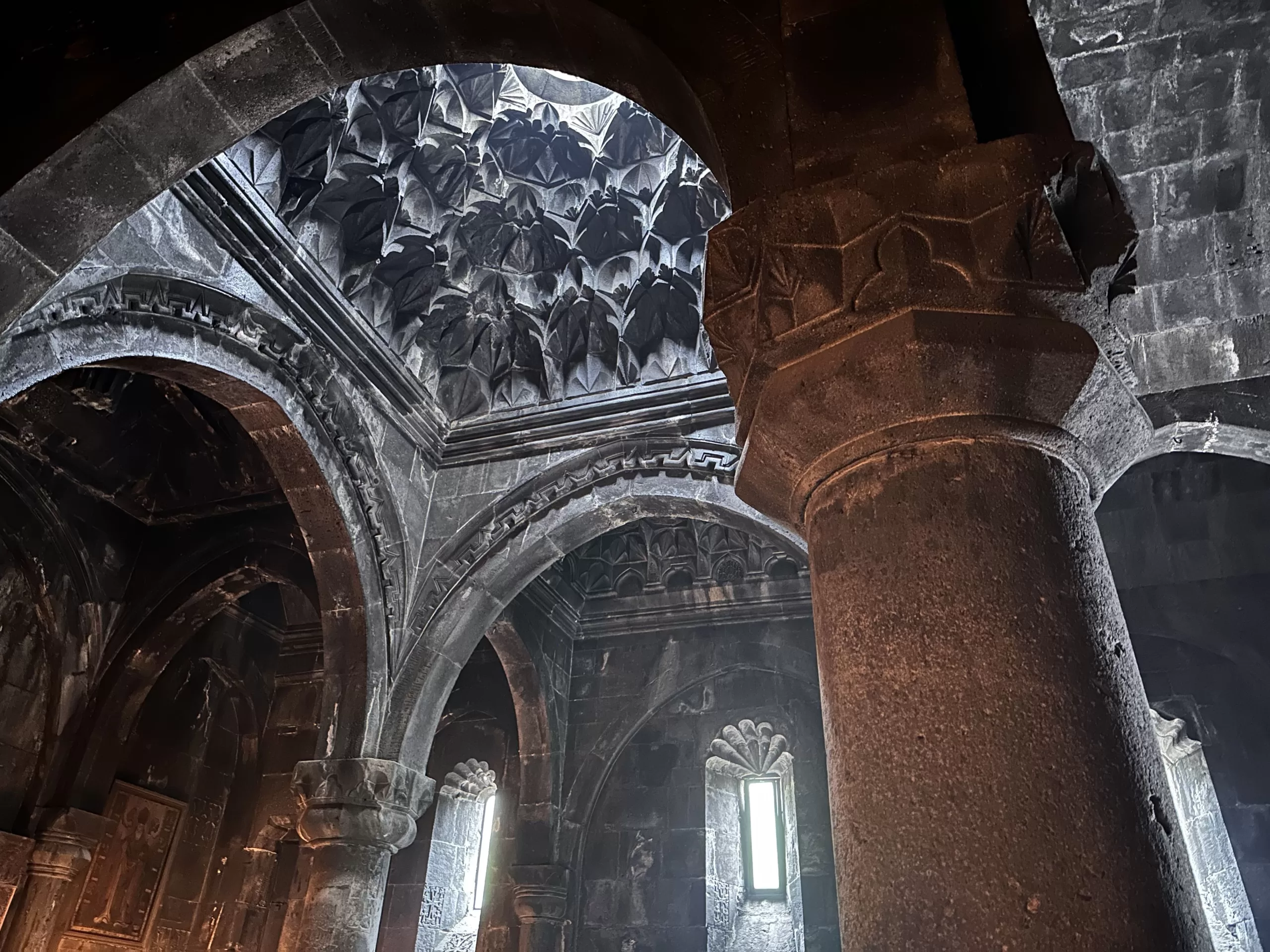 Descubre la magia de Visitar el Monasterio de Geghard en Armenia