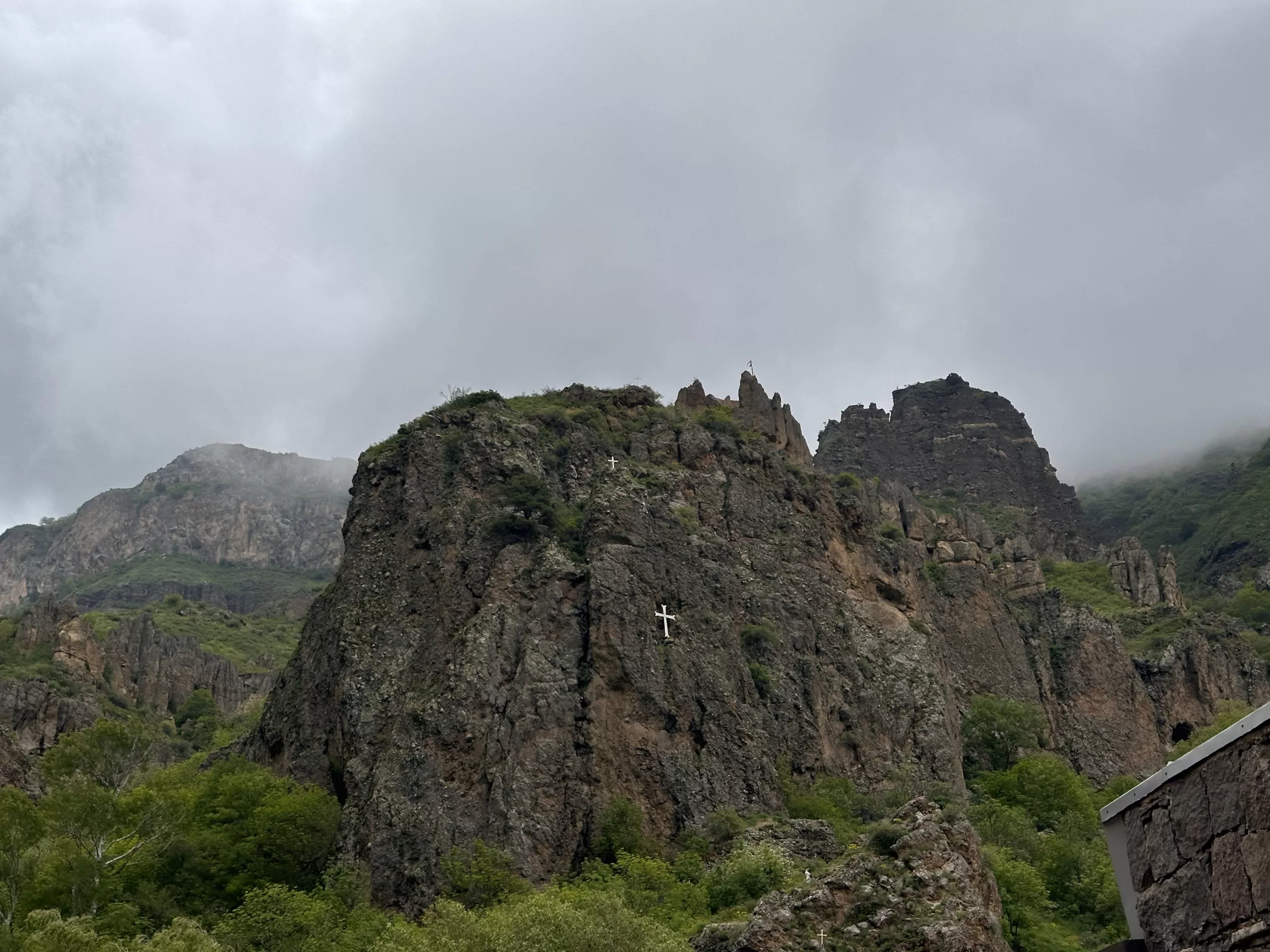 Vistas a la cruz del monasterio