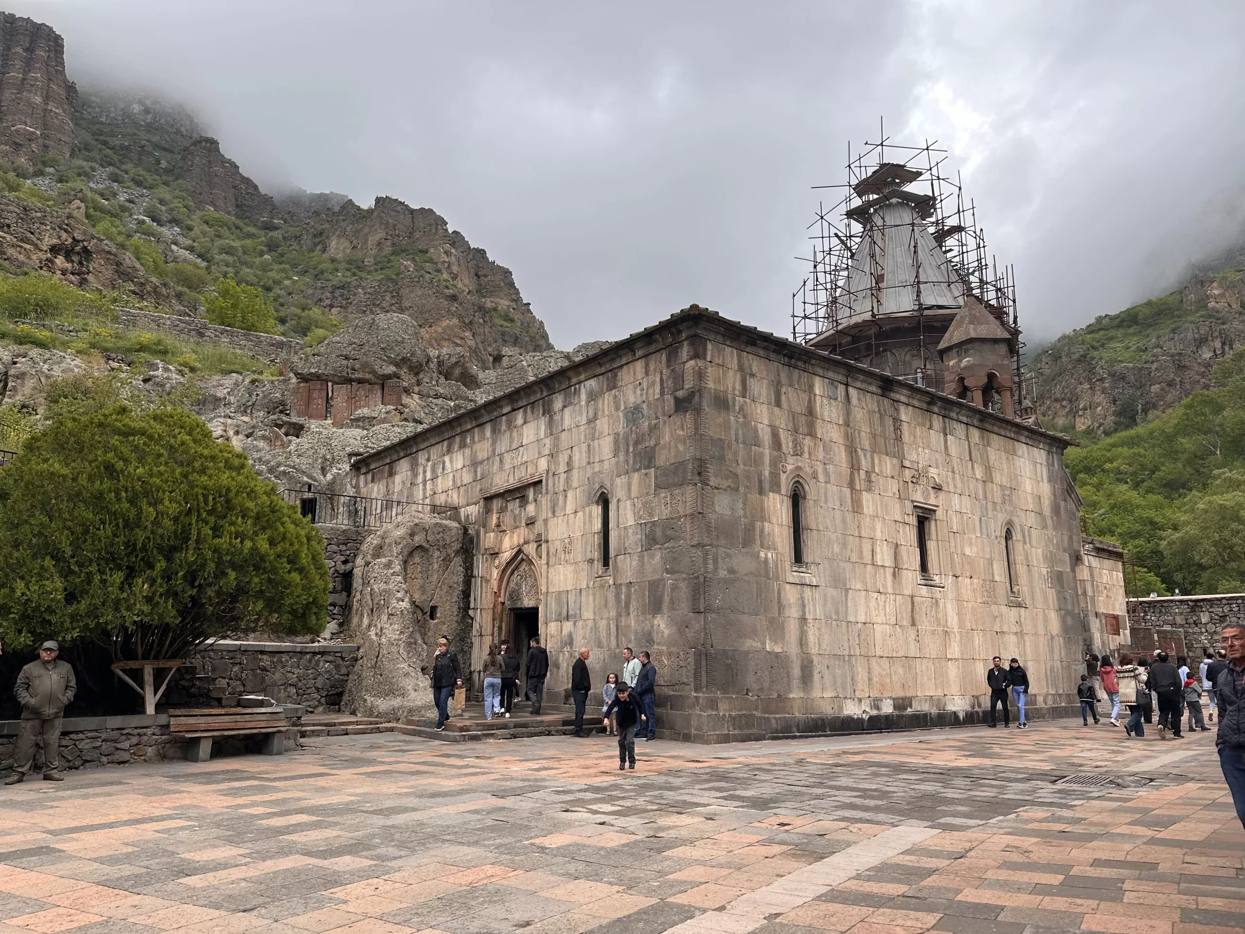 Monasterio en reconstrucción