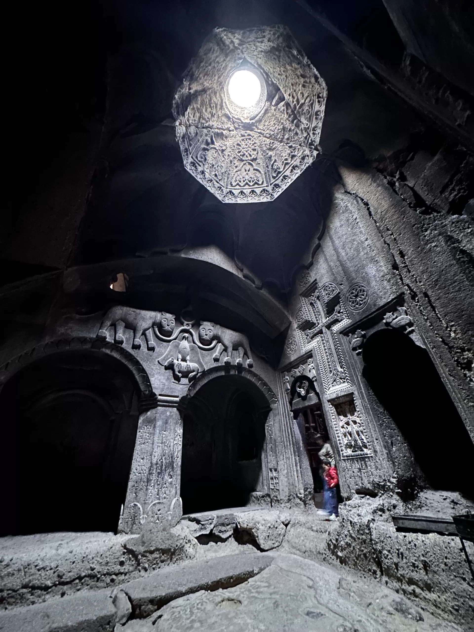 Interior del Monasterio en Armenia