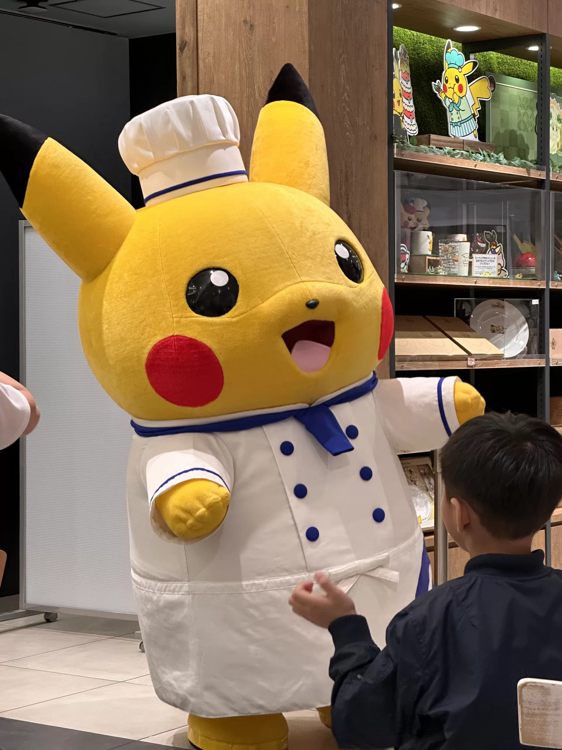 Visitando a Pikachu en el Poké Café