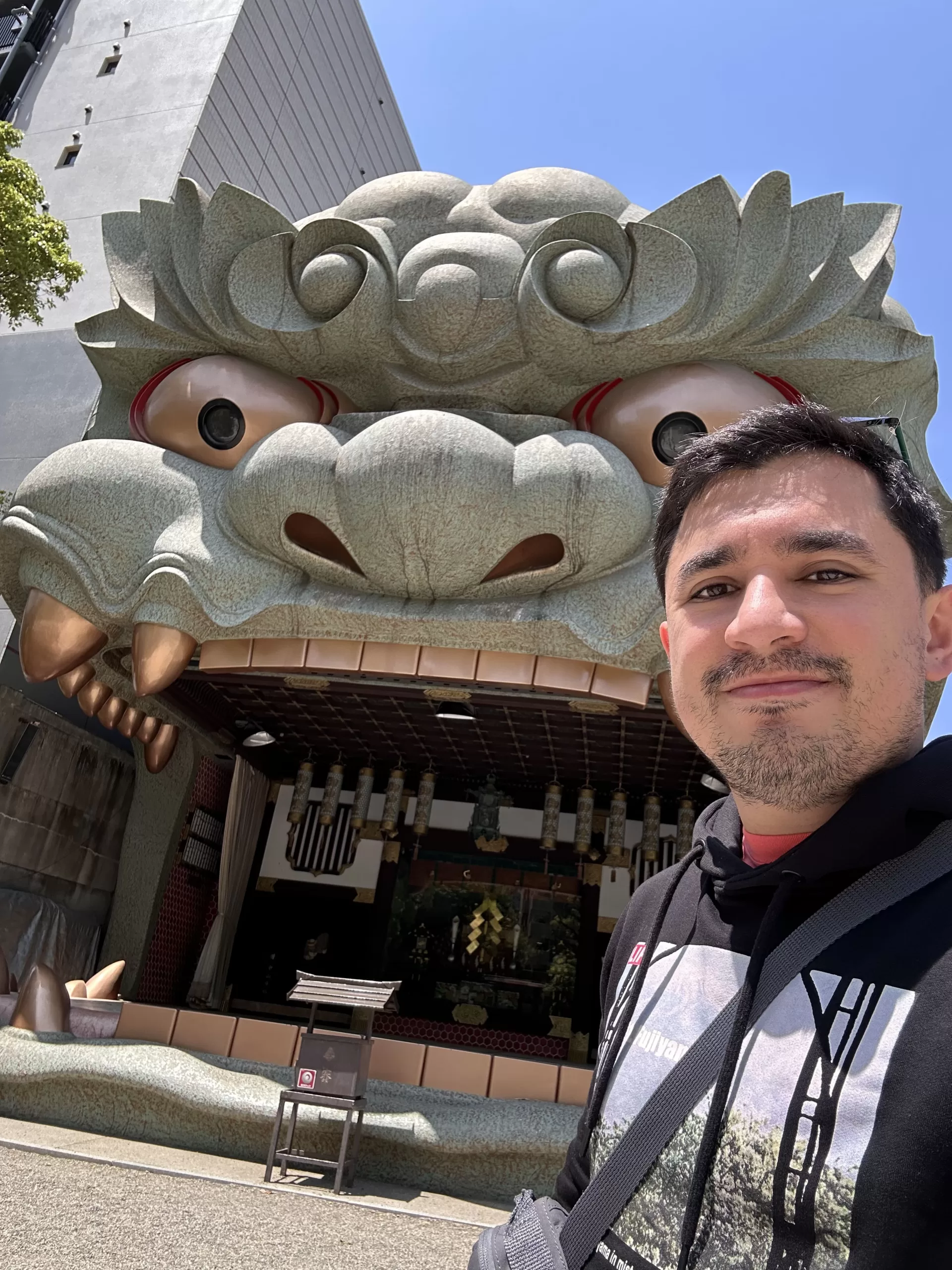 Visita espiritual al santuario de Osaka en Japón