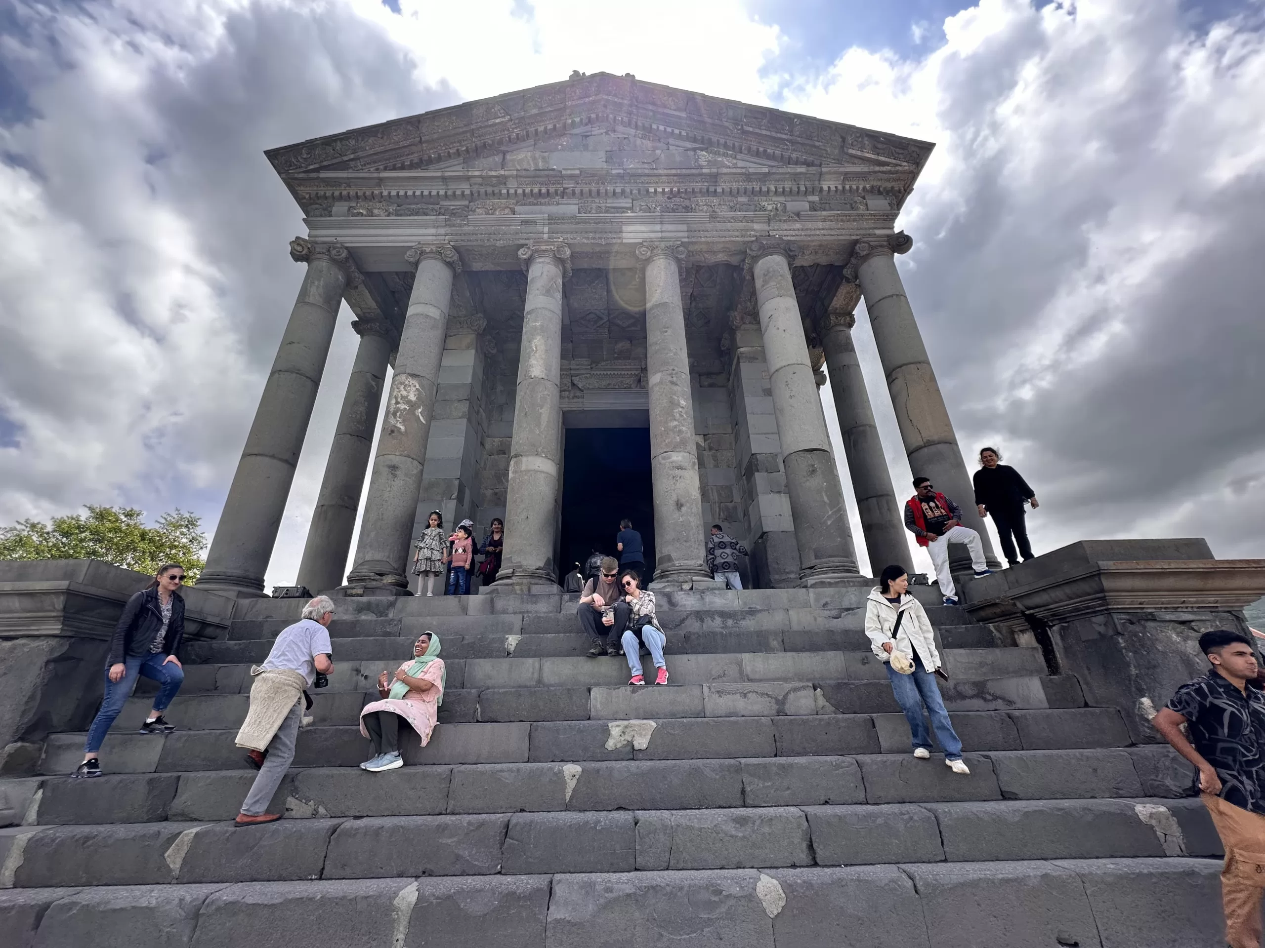 Historia Fascinante del Templo Garni