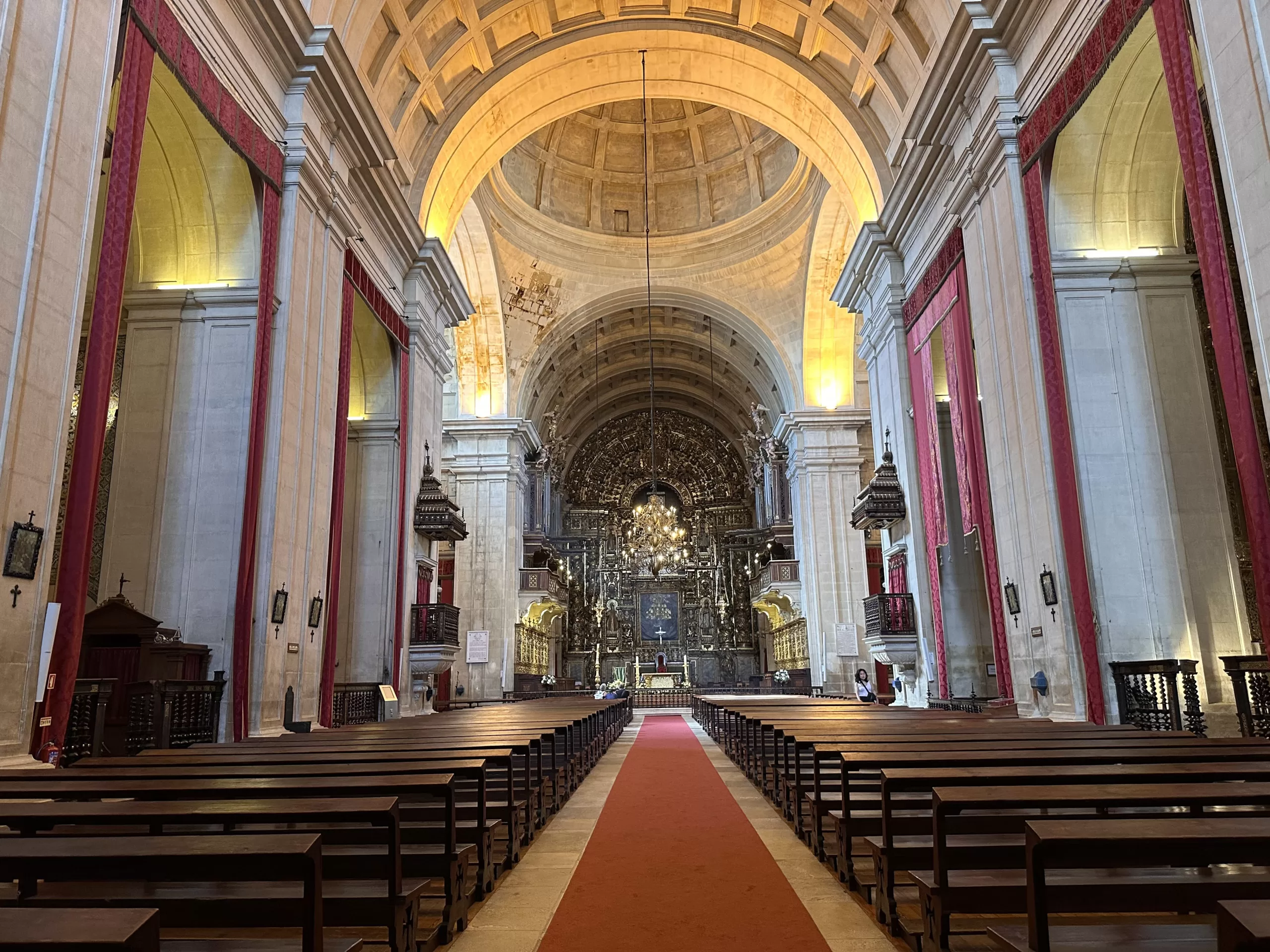 Interior de la Catedral Nueva de Coimbra