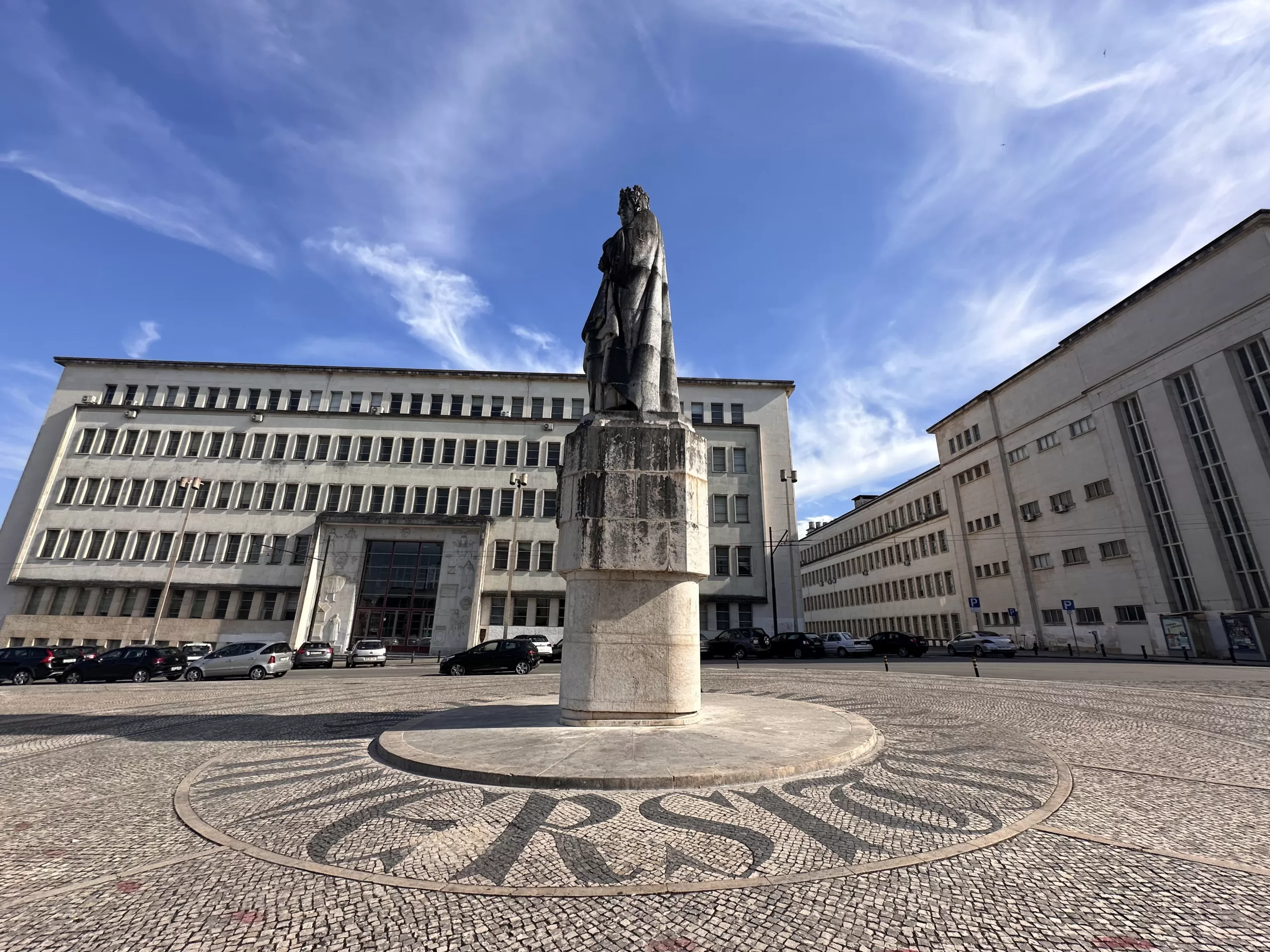 Estatua de Dom Dinis