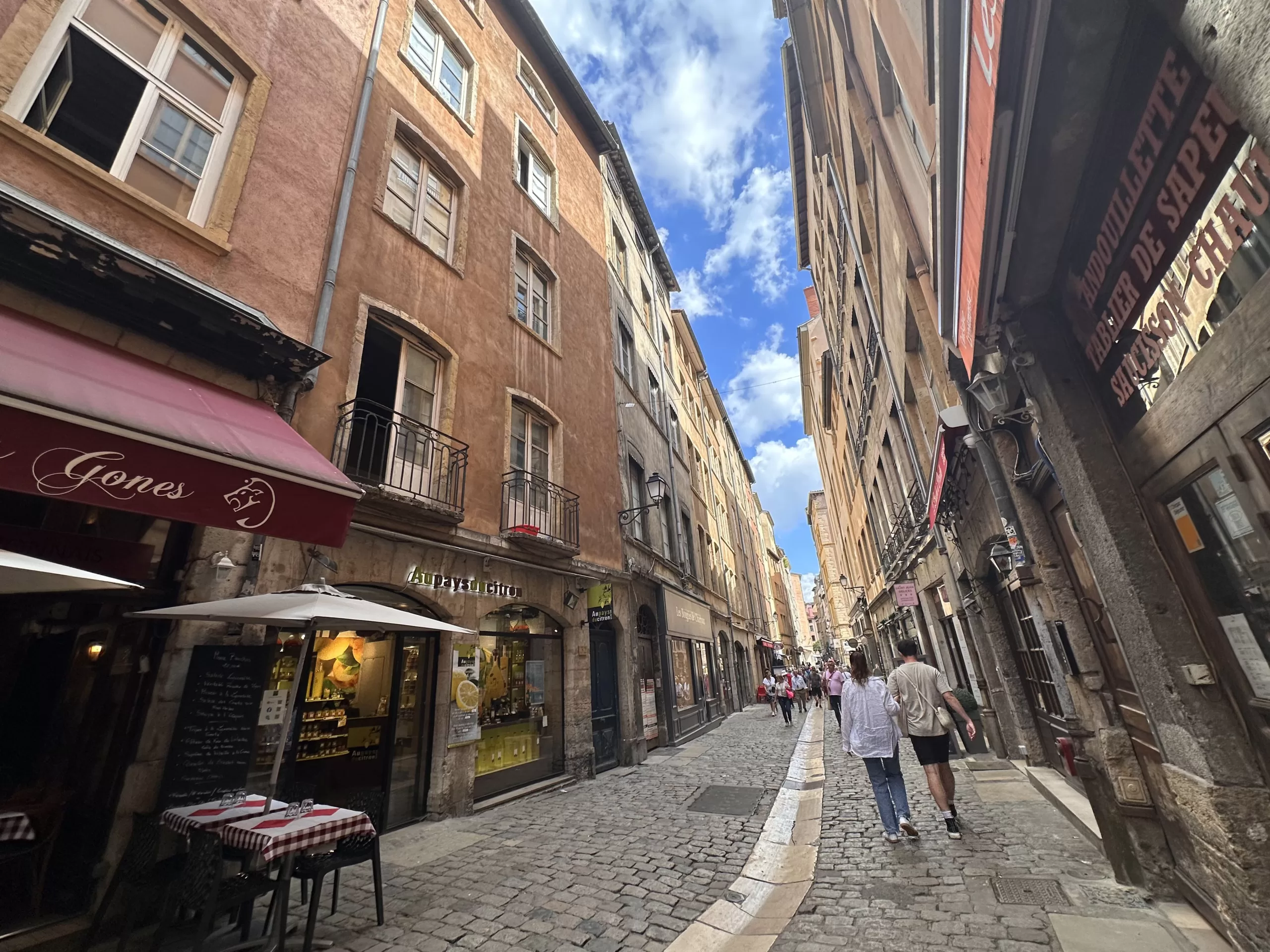 Calle Juiverie en el centro de Lyon