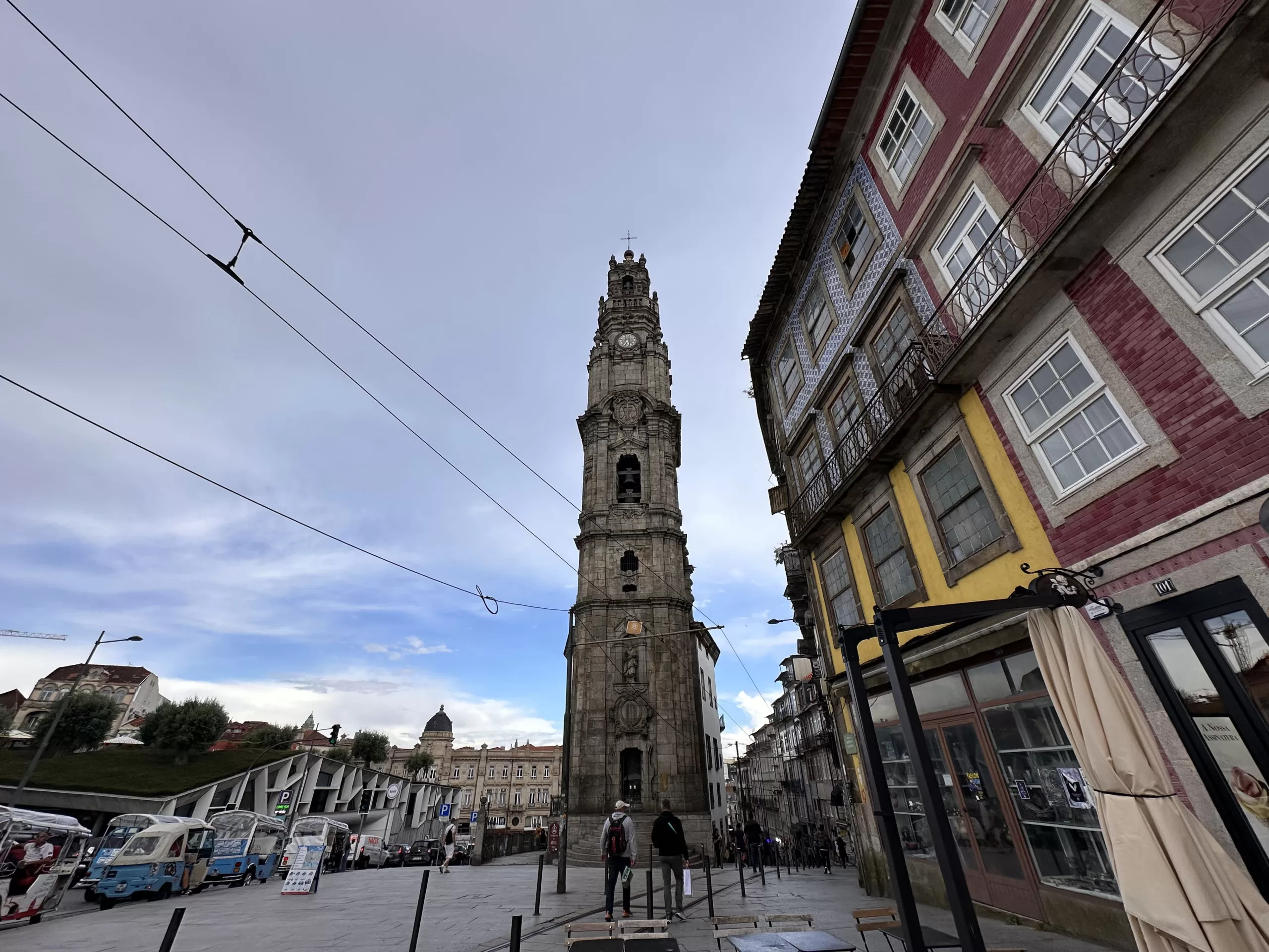 Torre de los Clérigos en la ciudad de Porto