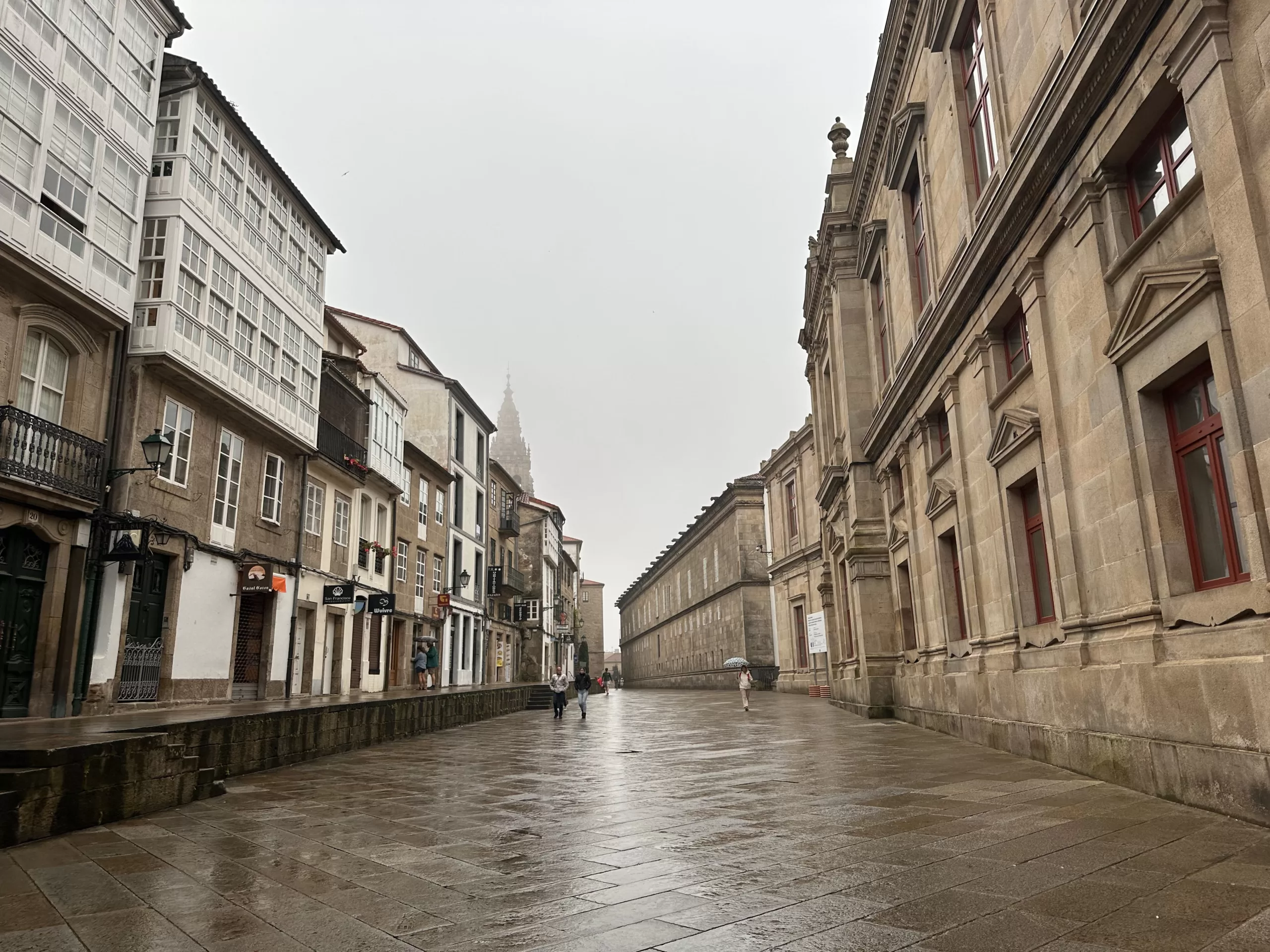 Caminando por las calles de Santiago de Compostela