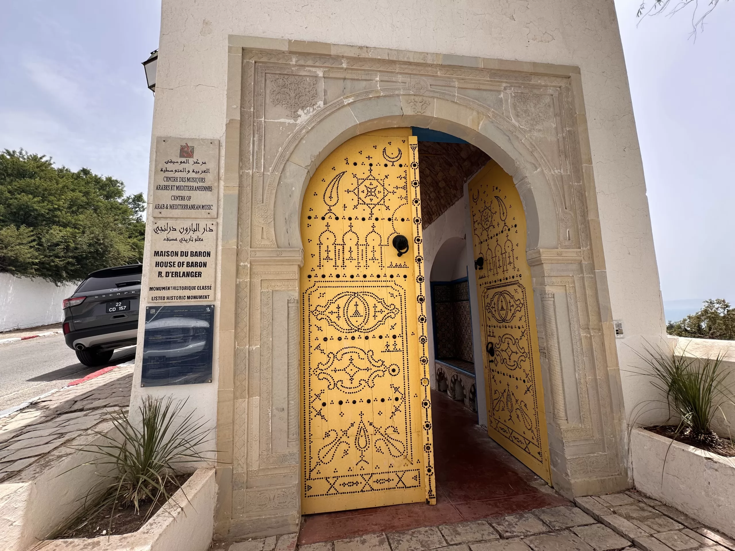 Puerta amarilla en Sidi Bou Said