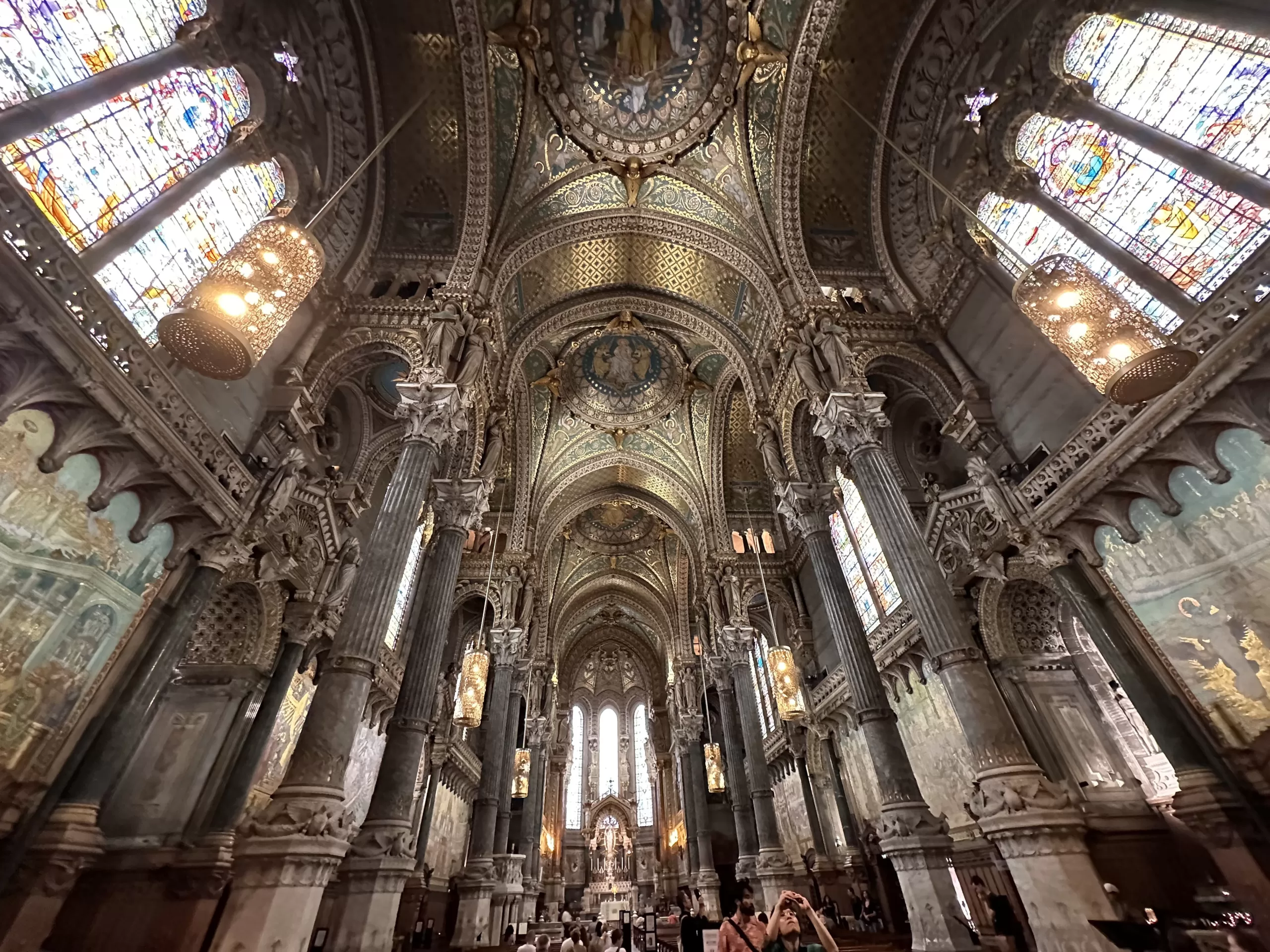 Interior de la Basílica de Notre-Dame de Fourviere
