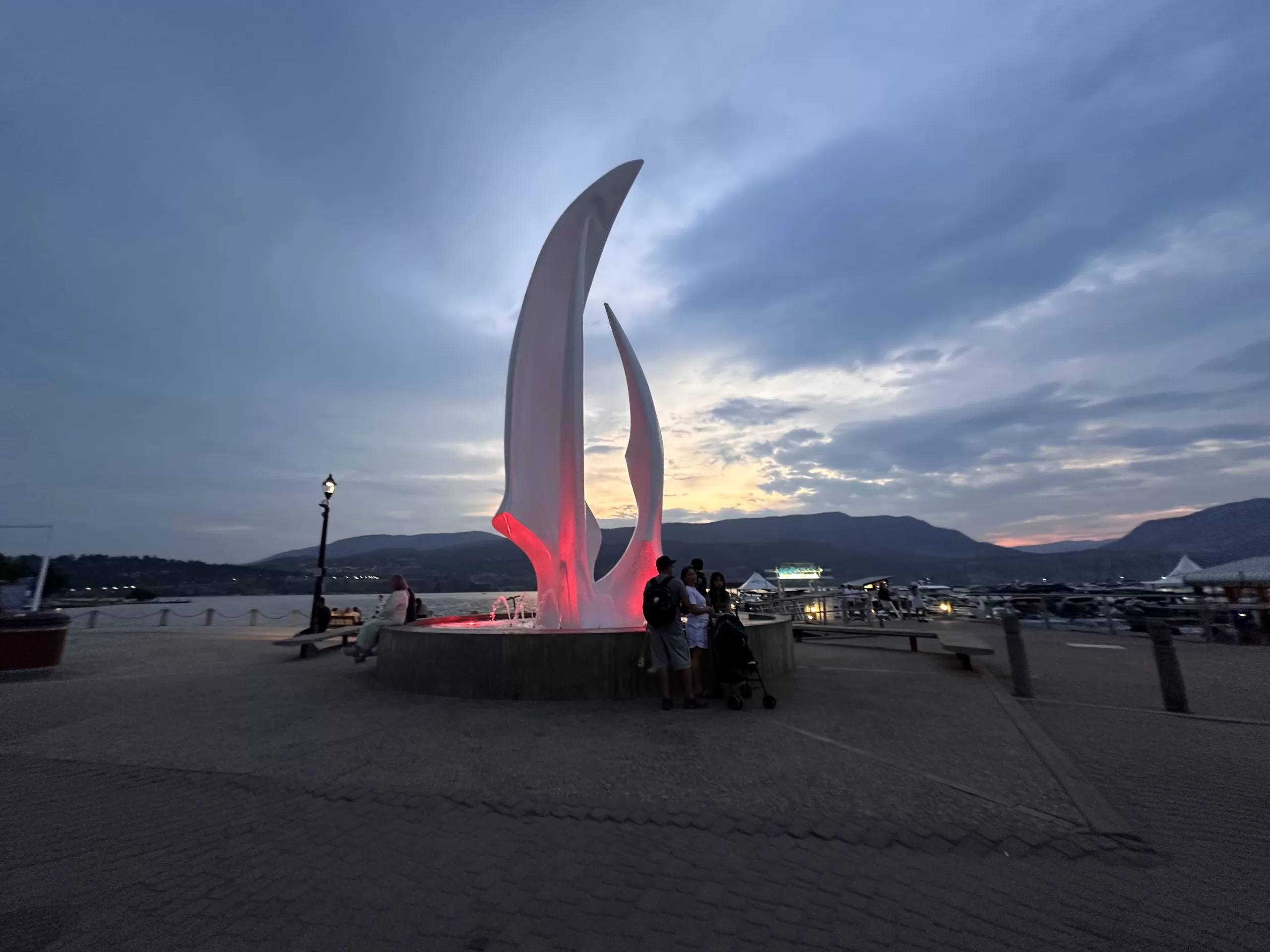Estatua Spirit of Sail en Kelowna