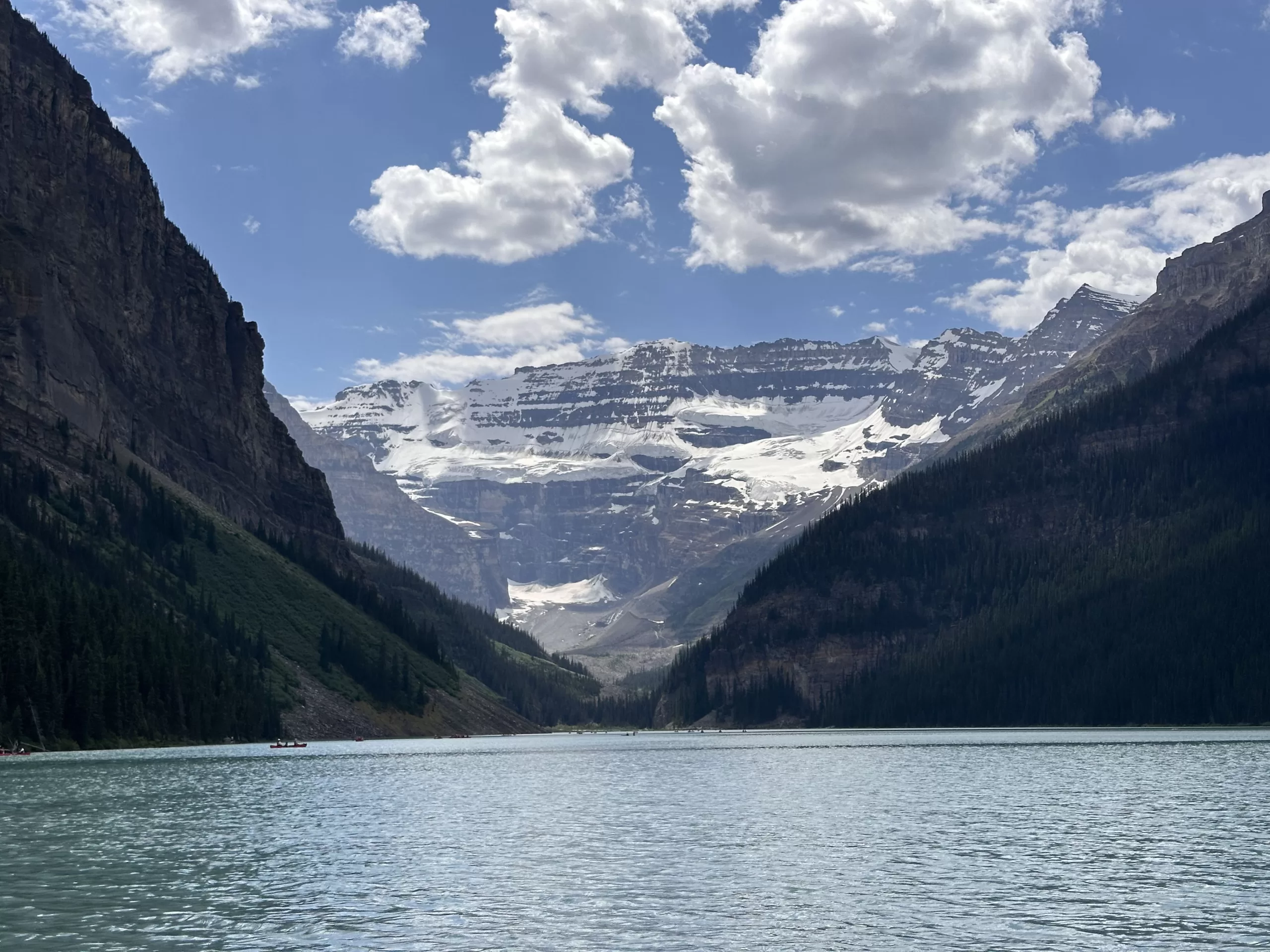 Lago Louise: El Espejo de las Montañas
