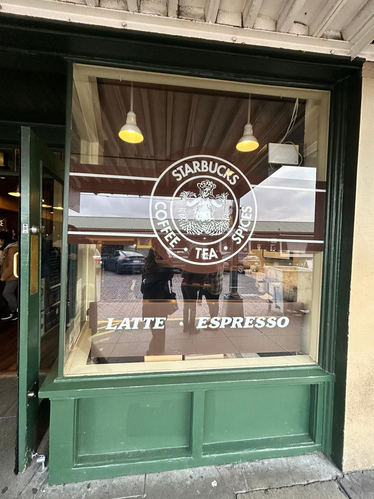 Primer Starbucks en Seattle